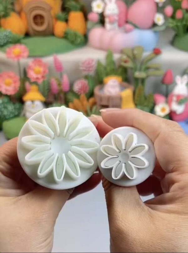 22 33pcs Clay Cutter and Plunger Set